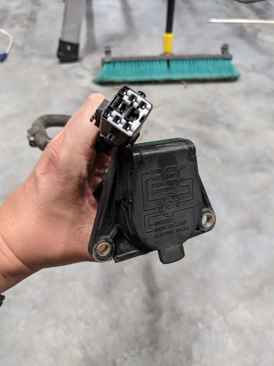 rear harness.jpg