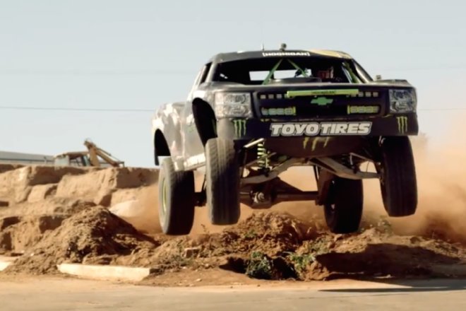 recoil-2-monster-energy-trophy-truck-bj-bladwin-01-jump.jpg