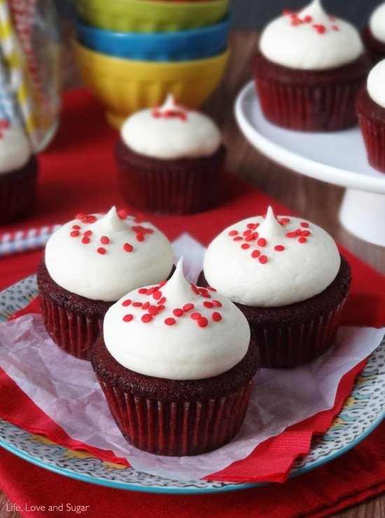Red_Velvet_cupcakes_cream_cheese_frosting2.jpg