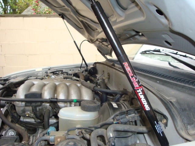 R16 - Toyota Lexus Special Use Aluminum Steel Nylon Capped Rivet
