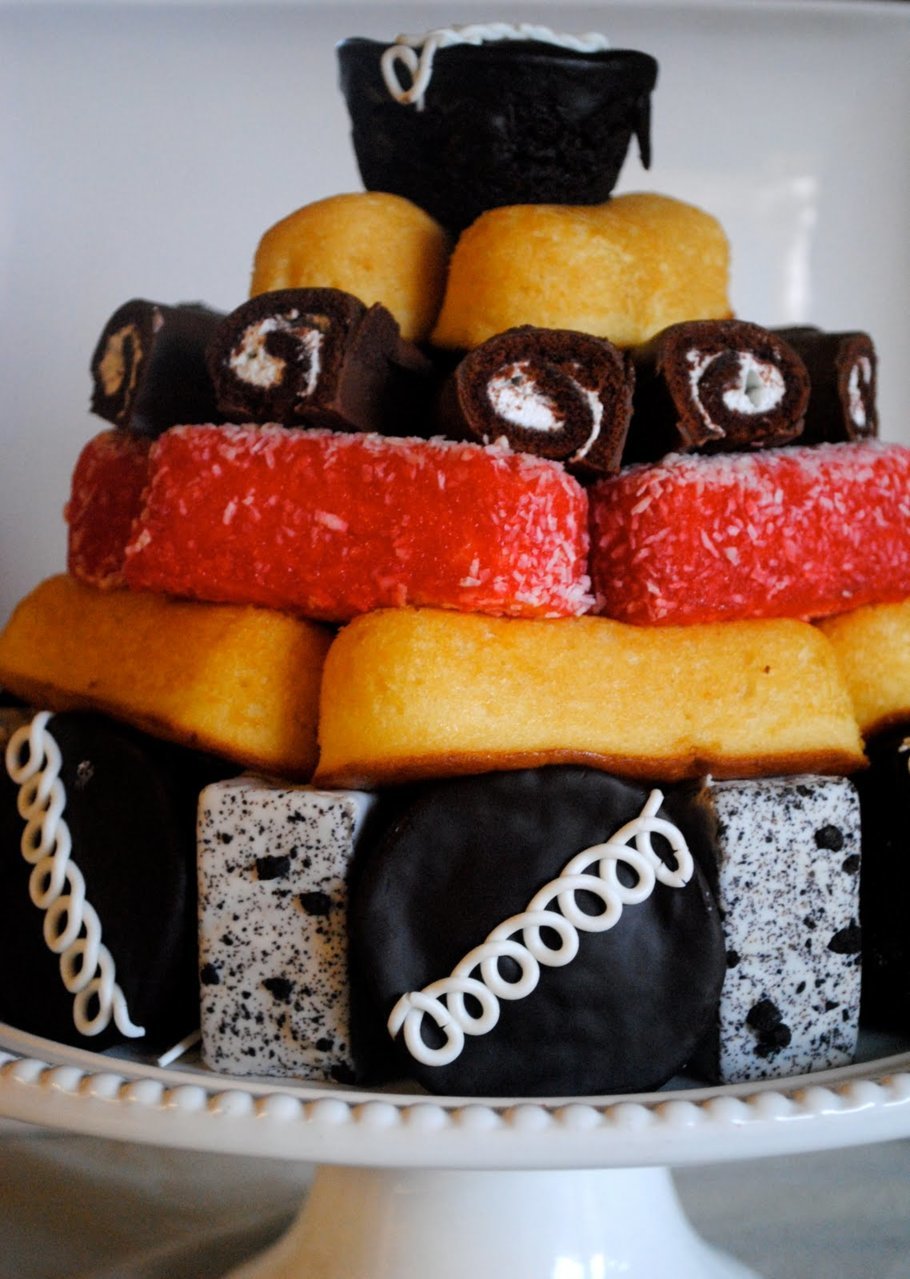 redneck-party-cake_392739.jpg