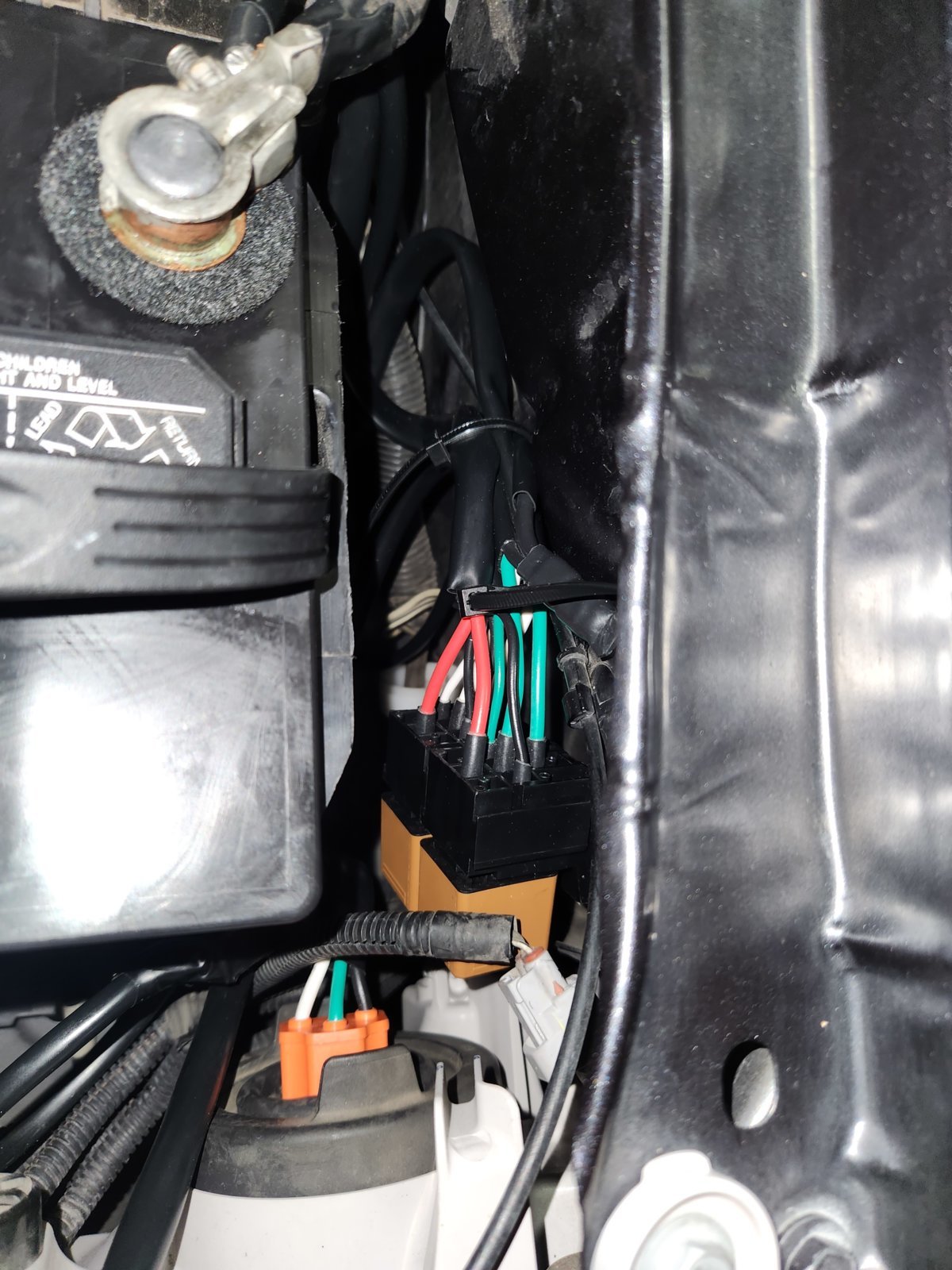 Relays Tucked Side Of Battery.jpg