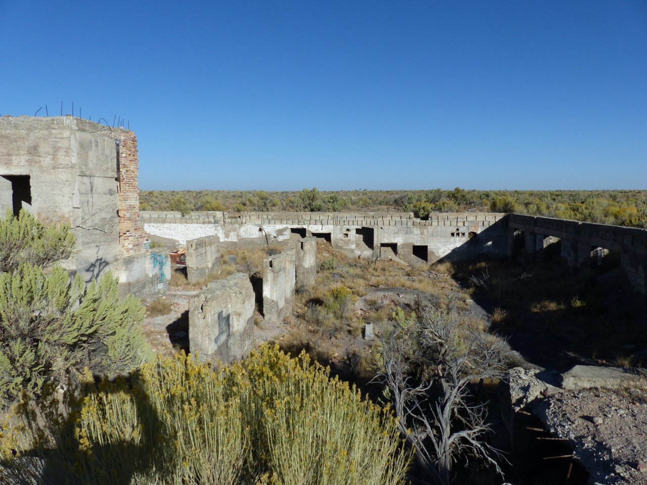 Remains of hotel, Metropolis.jpg