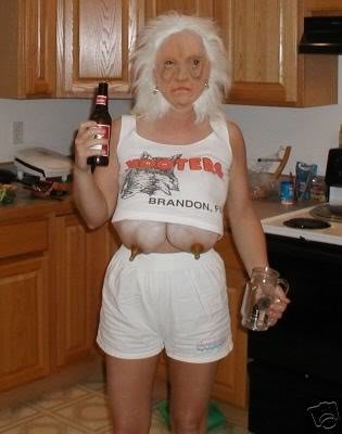 retiredhootersgirl_2a3aa4bdfa158026695f77fc94b674cb33aab4d2.jpg
