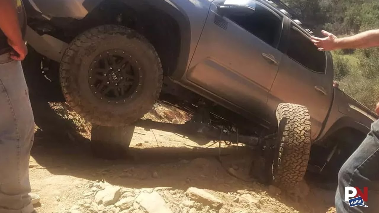 ripped axle hsg.jpg