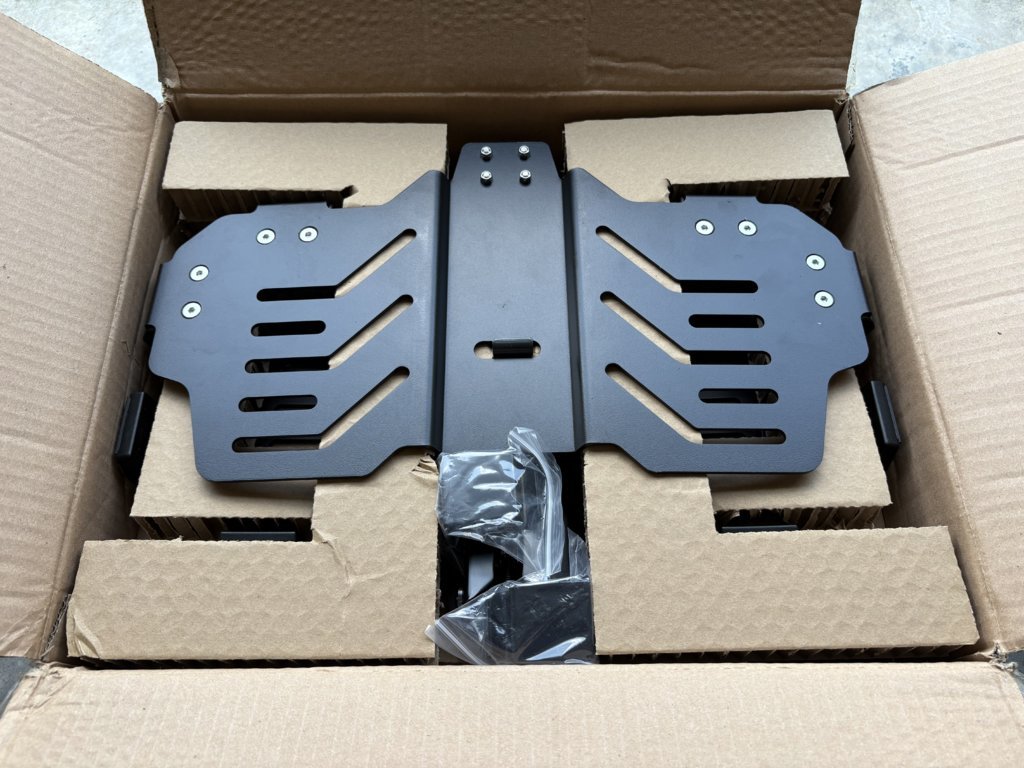 Roam 95L Mounts Inside.jpg