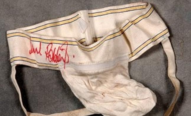 robbie-williams-jockstrap-on-auction_detail-647x395.jpg
