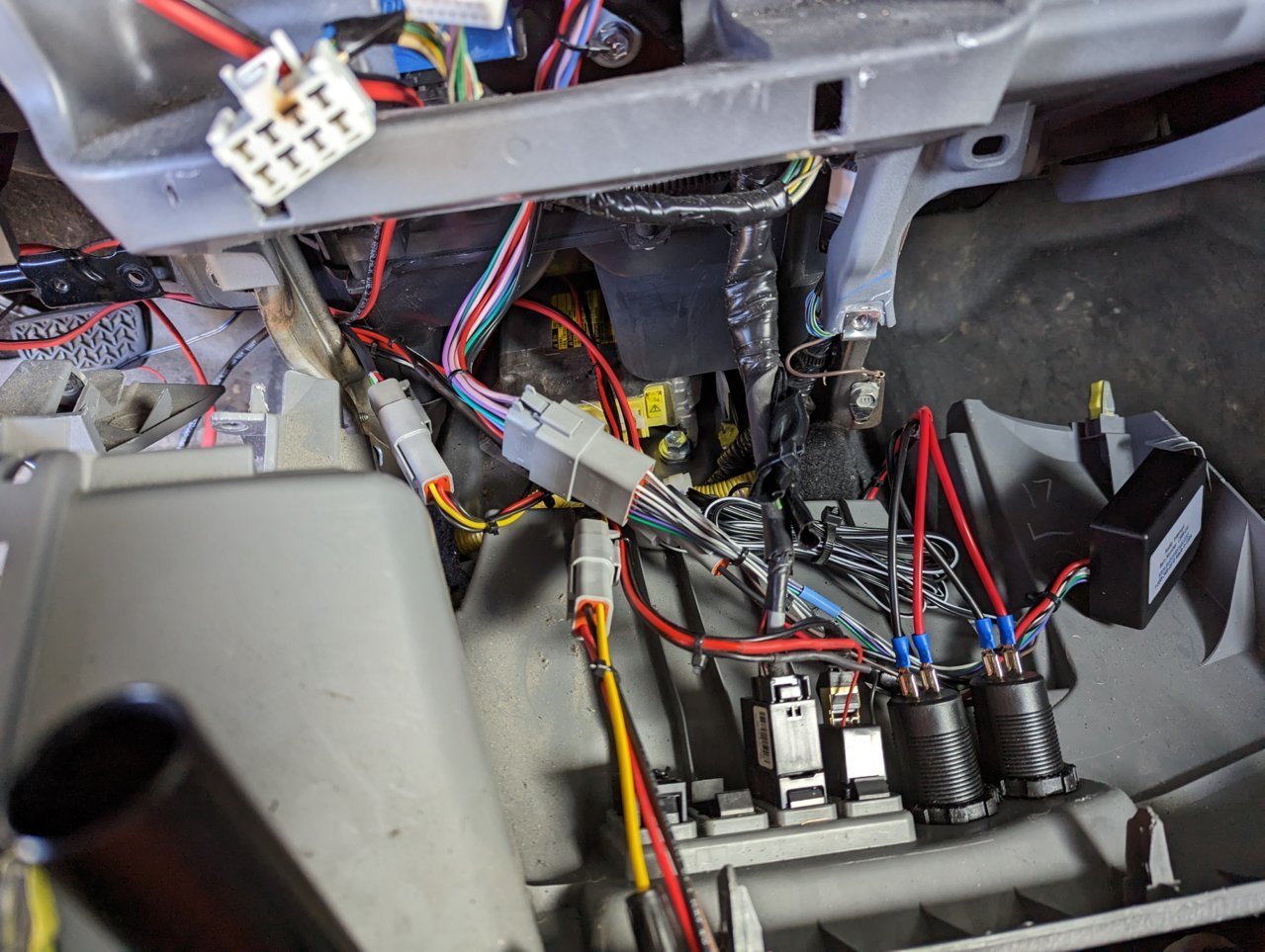 Rogus-Innovations-Speaker-Harness-Instal_97bc210386c89950f2aae8d642cec1d5582673c7.jpg