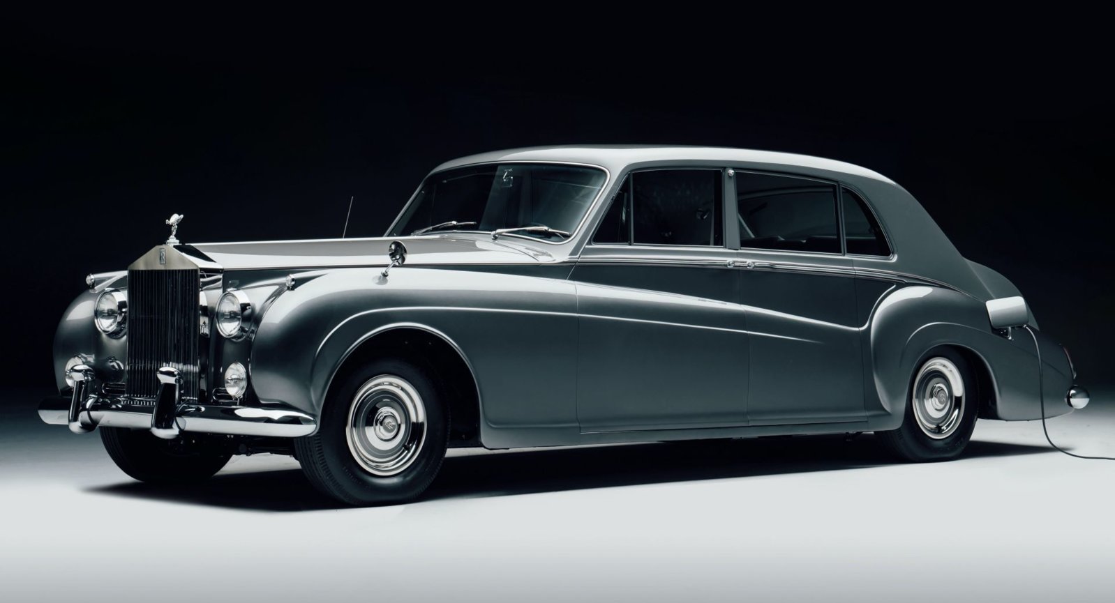 Rolls-Royce-Phantom-V-electrified-by-Lunaz-0.jpg