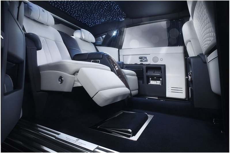 Rolls_Royce_Phantom_Back_Interior_01_v6.0.jpg