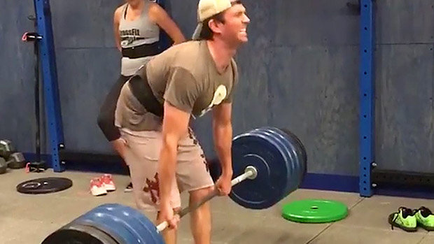 Rounded-Deadlift.jpg