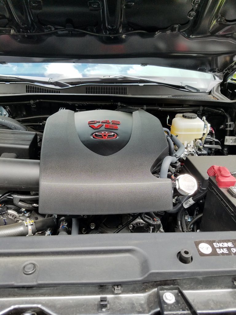 rrentp Red Engine Cover Decales and TRD Oil Cap.jpg
