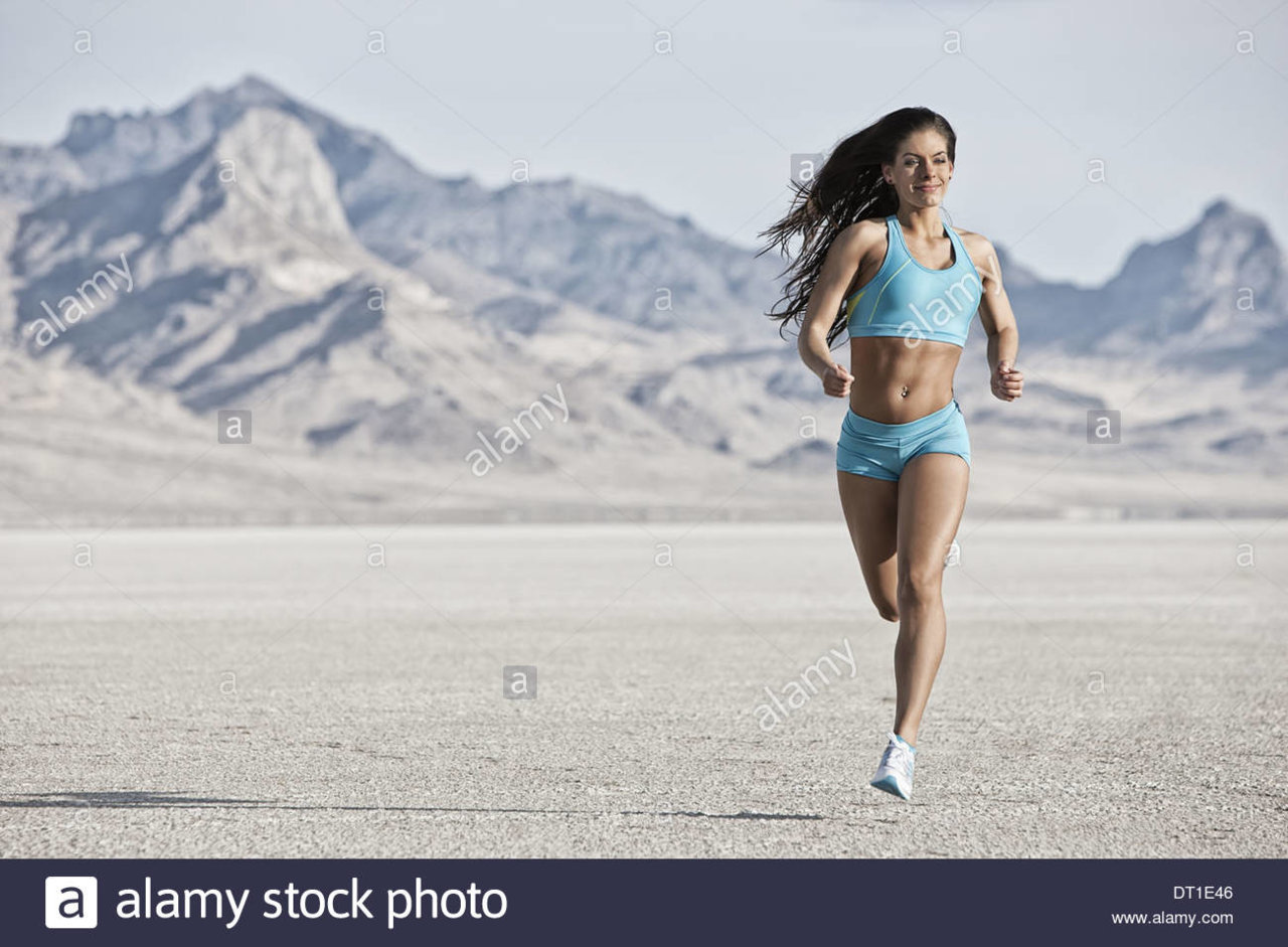 salt-lake-city-utah-usa-young-woman-running-on-salt-flats-salt-lake-DT1E46.jpg