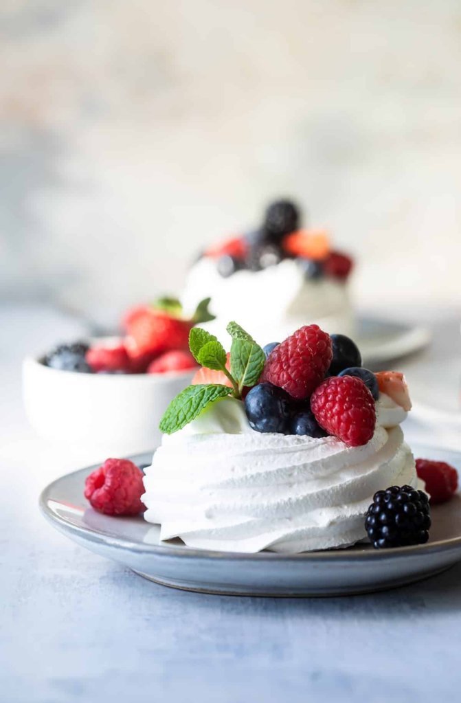 Schaum-Torte-Culinary-Hill-LR-04.jpg