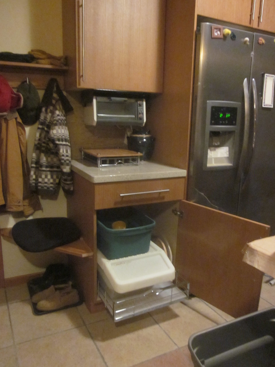 Seat.dogfood1.jpg