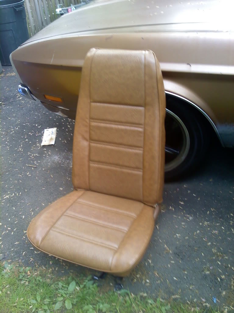 seat_4f777cfe205beb7988f9b34fbabd15e67892591b.jpg