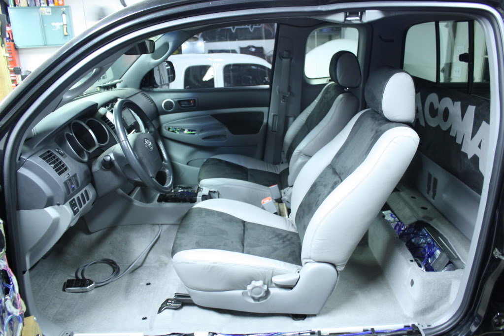 seats003_e93f4557434fdcc0c32438631a42afd192e560cd.jpg