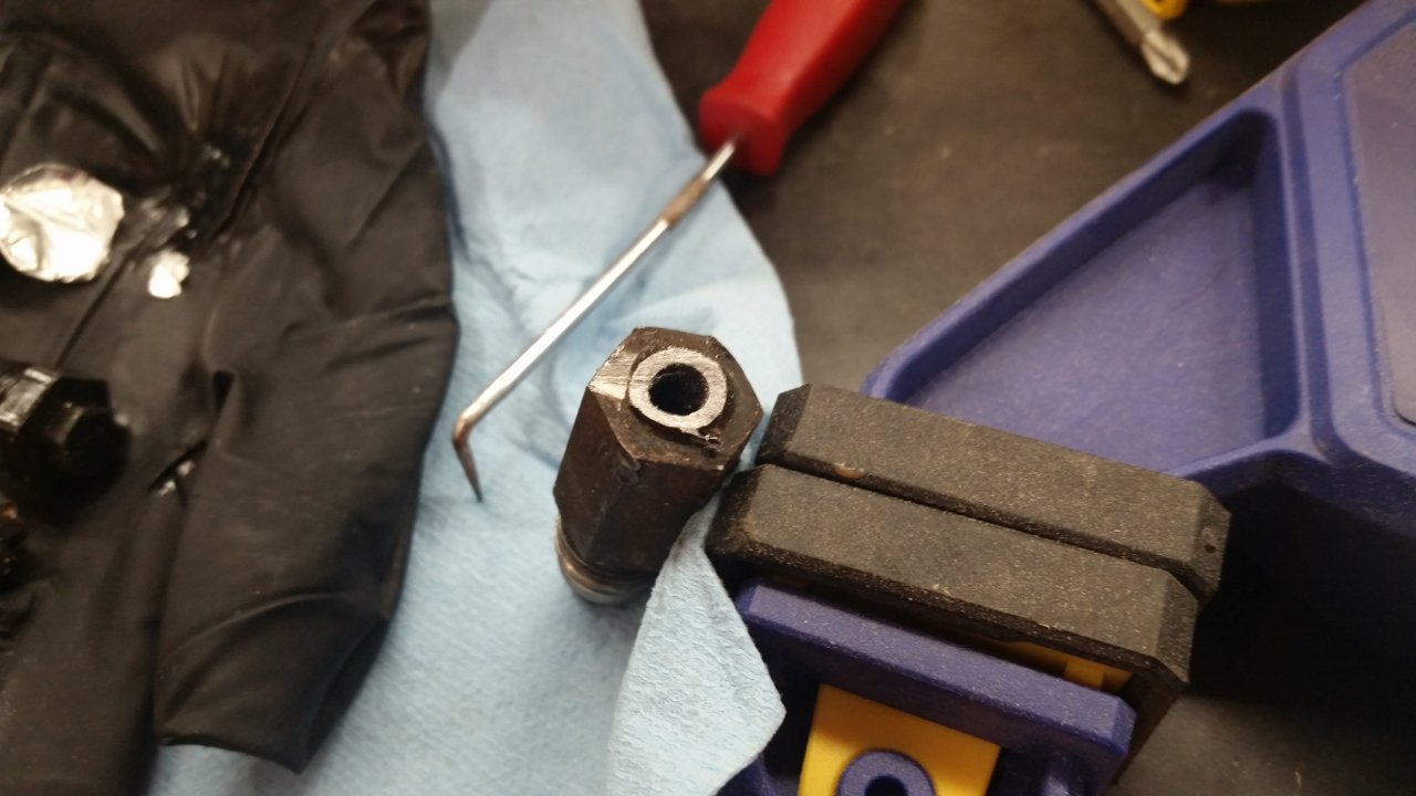Seized-Hydraulic-Line_80736dff58d086e2497ce3bd1e8ca969c468c859.jpg