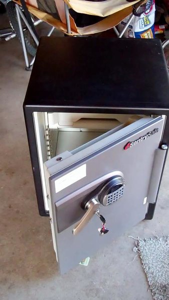 sentry safe-A.jpg