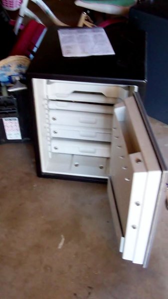 sentry safe-b2 (2).jpg