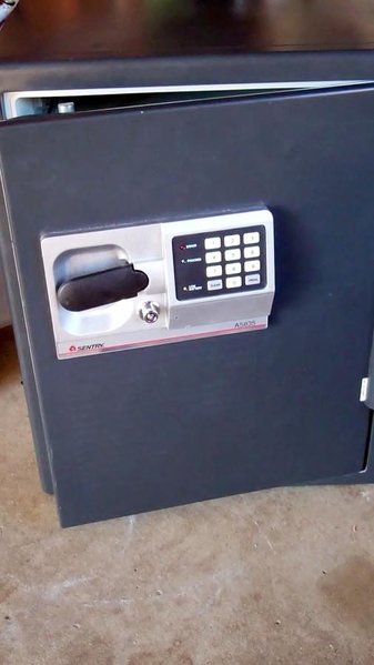 sentry safe-C.jpg