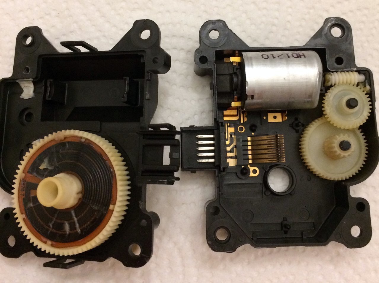 Servo case apart_1.jpg
