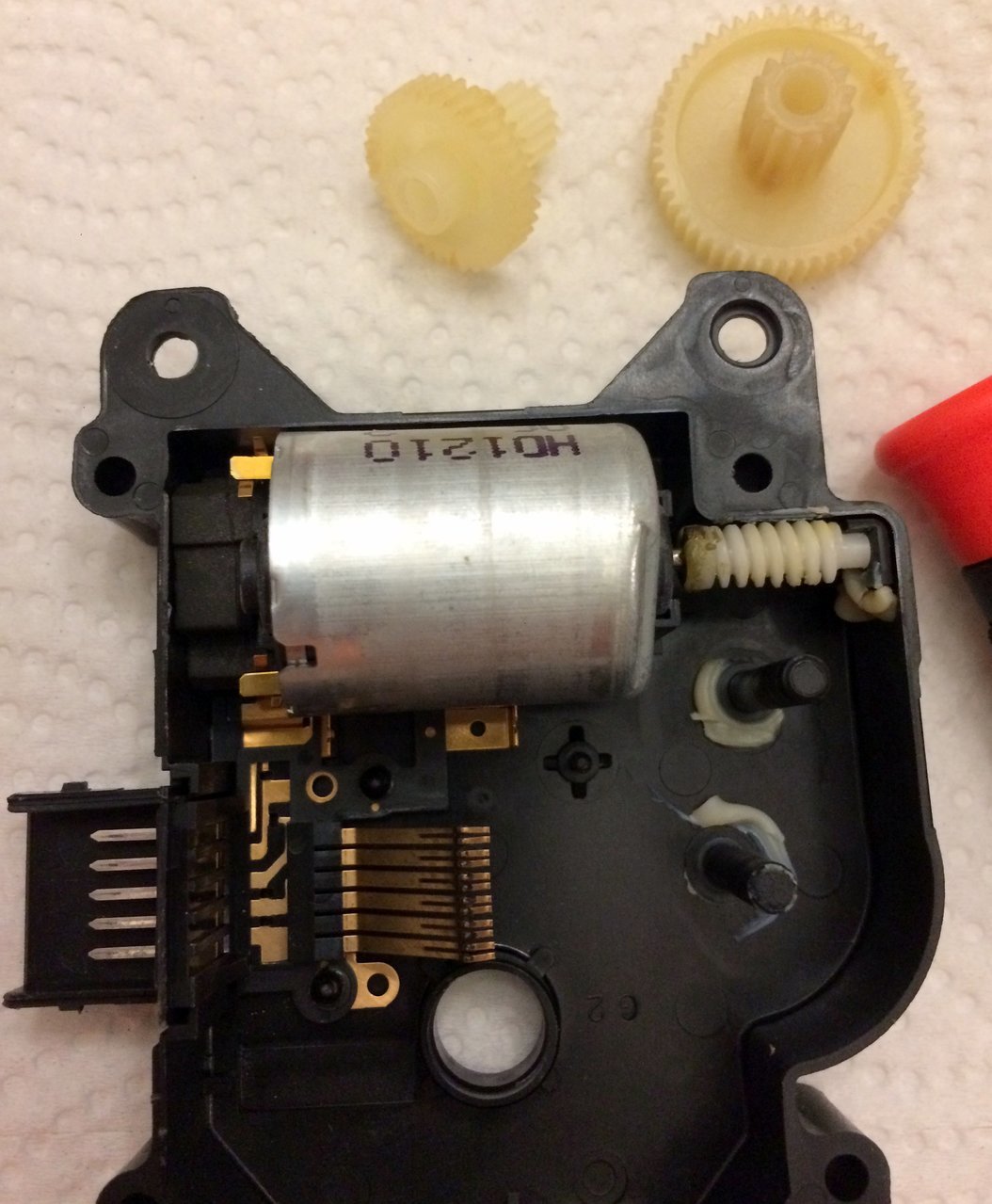 Servo case apart_3.jpg