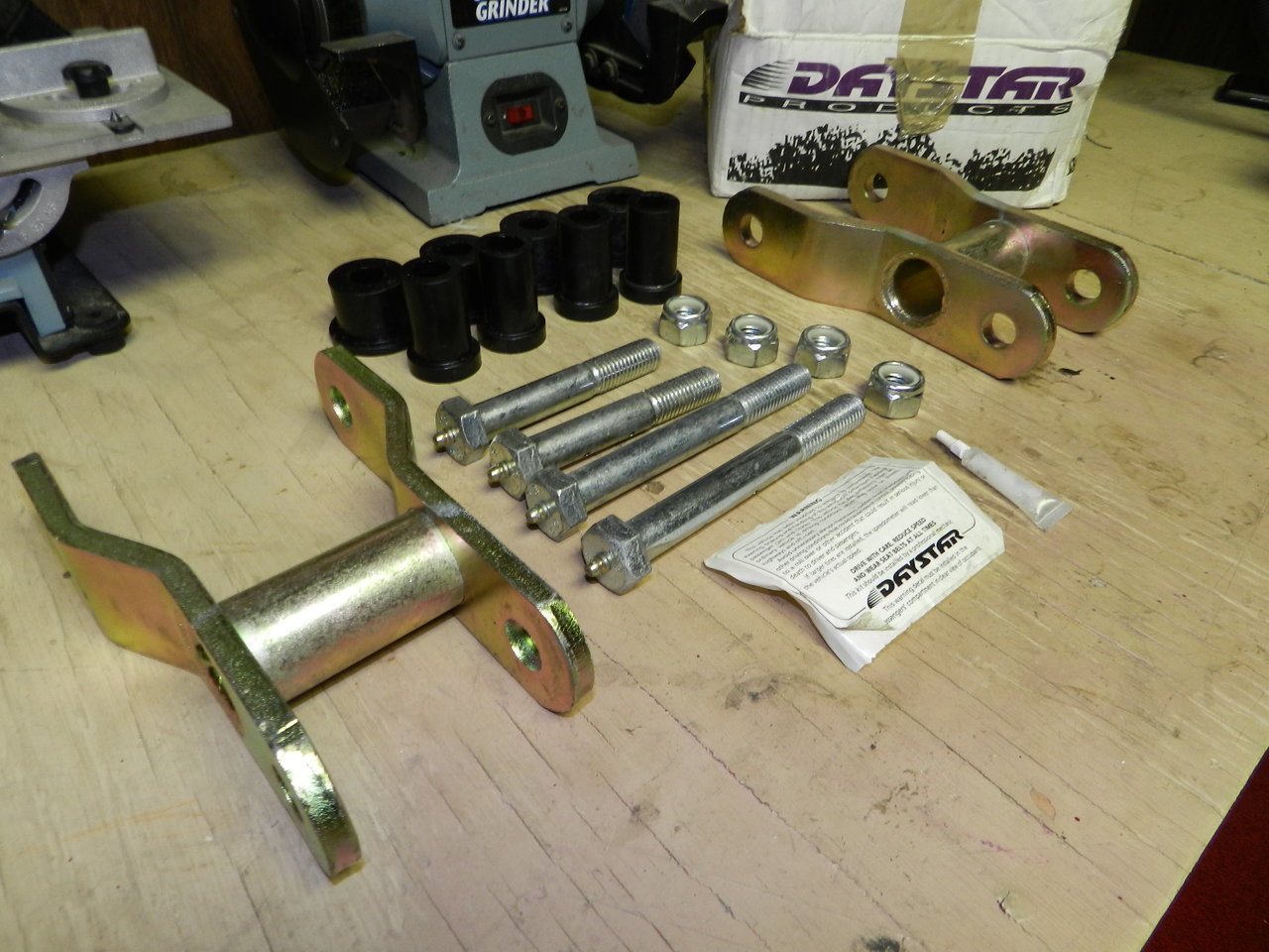 shackle2_19d5a27e4ee3b5cadfa643eef99f42b816755e74.jpg