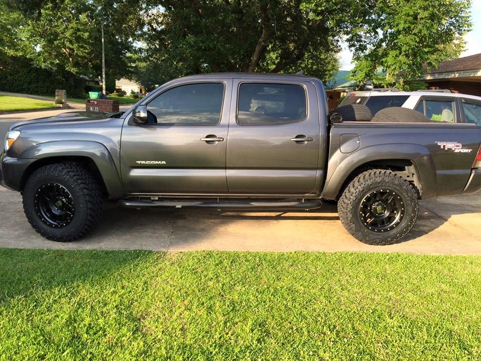 Pics of non-lifted trucks with 265/70/17 or 265/75/16 size tires | Page ...