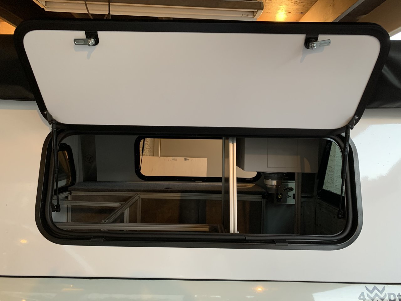 side_door_00.jpg