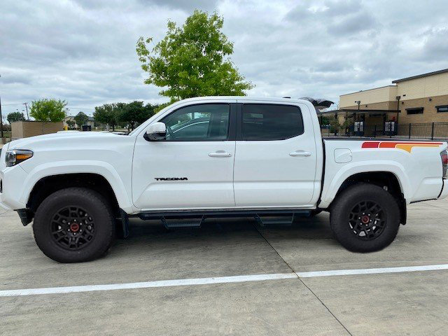 side_of_truck_wBLK_wheels.jpg