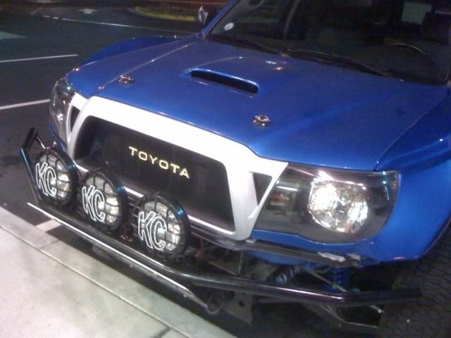 silvergrilleonmytruck_825b00f2be6fd6fb0f9ab660158aa91c7d666715.jpg