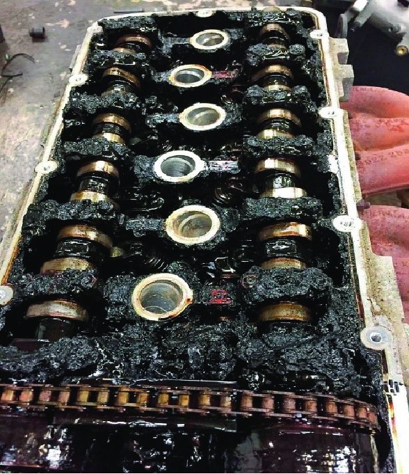 Sludge-deposition-on-elements-inside-the-engine-7-936917222.png