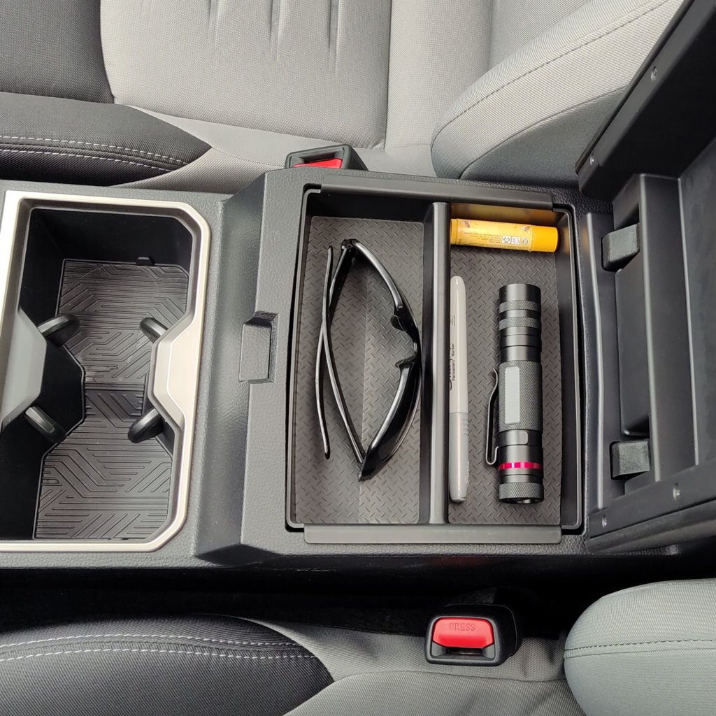 SLX182-Tacoma tray with items.png