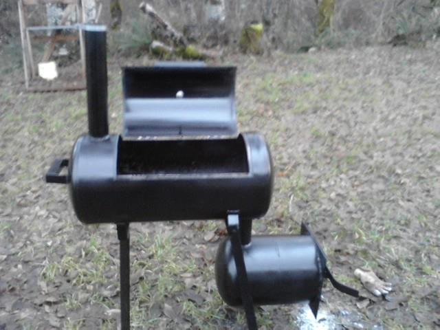 Smoker_f4478e78e7e436a4ba01a4d8a4292f3e228d1207.jpg