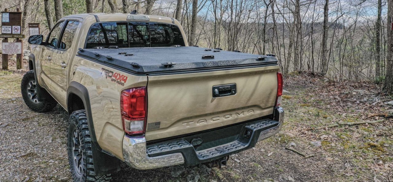 smooth-plate-aluminum-heavy-duty-bed-cover-toyota-tacoma-far-1920.jpg
