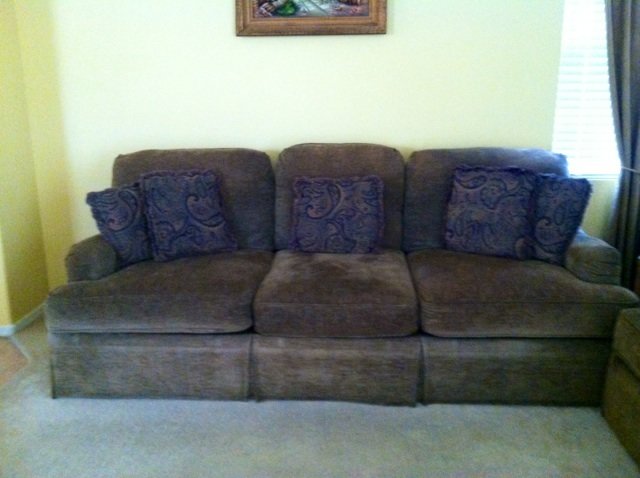 Sofa 2.jpg