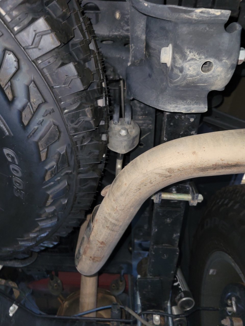 sparetireexhanger.jpg