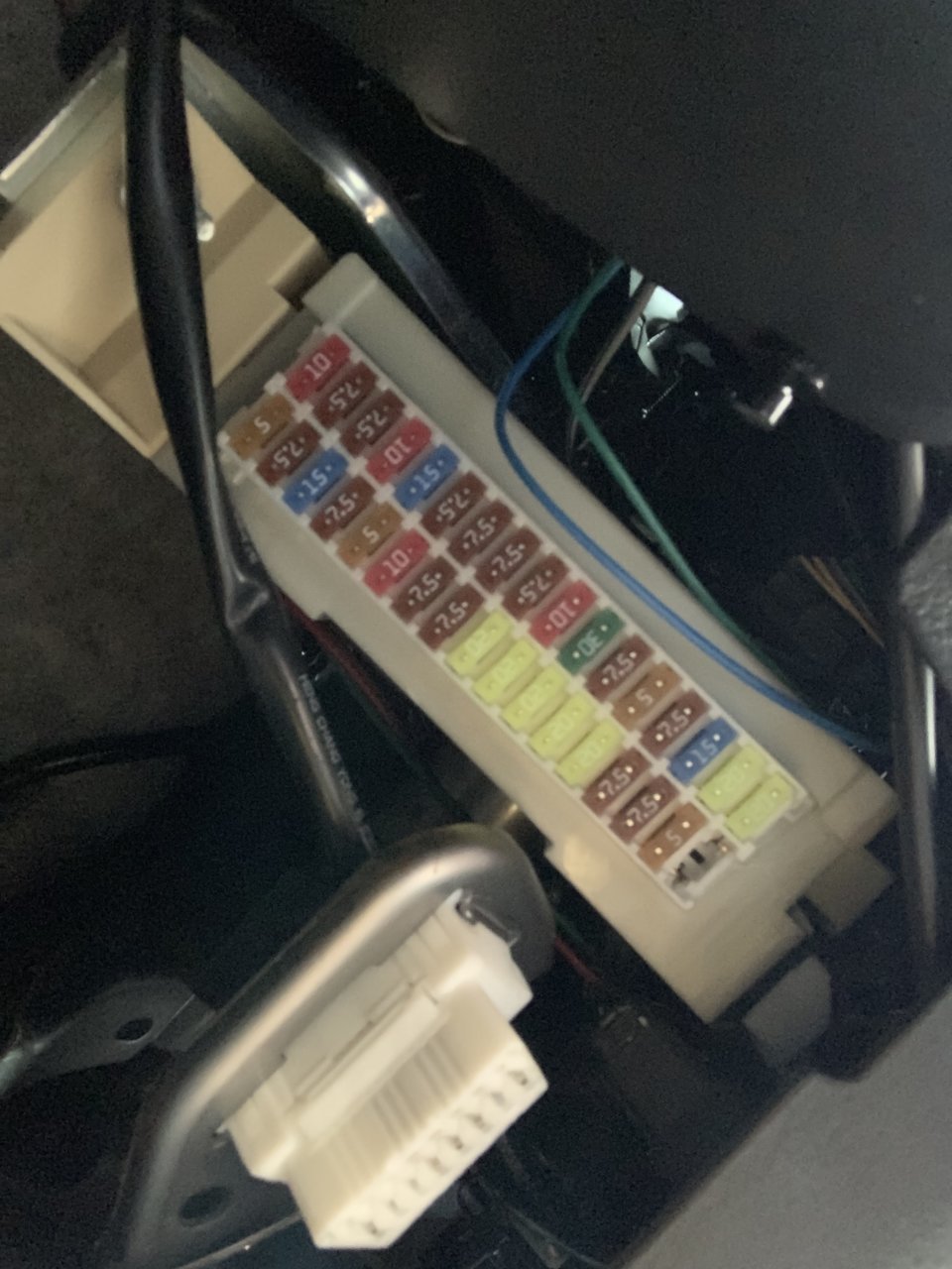 sr5-fusebox-emptyslot.jpg