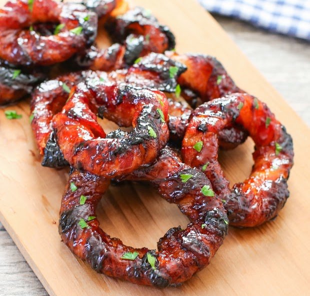 sriracha-bacon-onion-rings-025_cc39e8a596367494b7d95d14a49125a9848ad18a.jpg