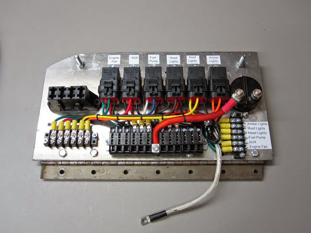 SS_RockCrawler_PowerPanel_med_1dba9455426ff2f21fe51a1e6264852e49dc6ffa.jpg