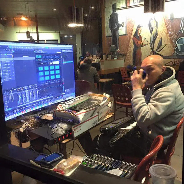 starbucks-computer-guy.0.0.1505565947.jpg