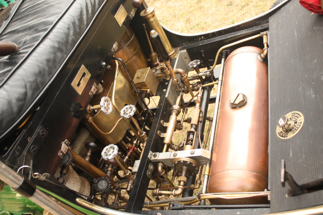 Steam_car_%22engine%22.jpg