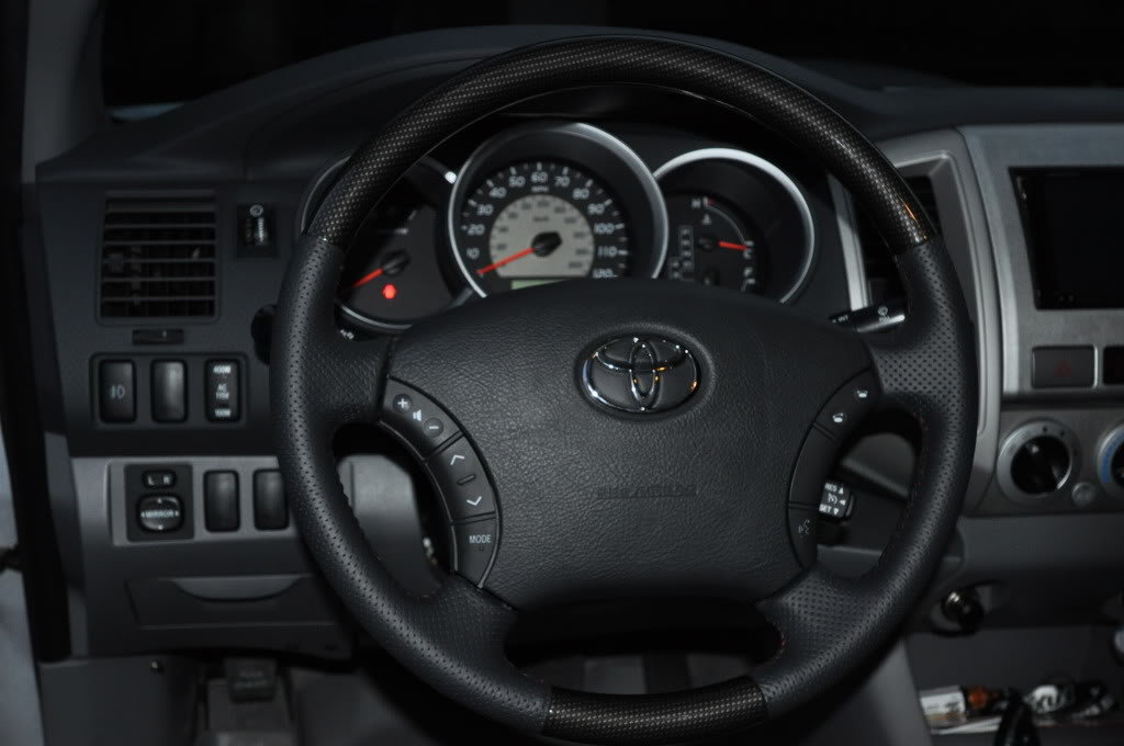 steeringwheel011_e2bd6aa1cd9e55036f1e198af8c1840f9195bdbe.jpg