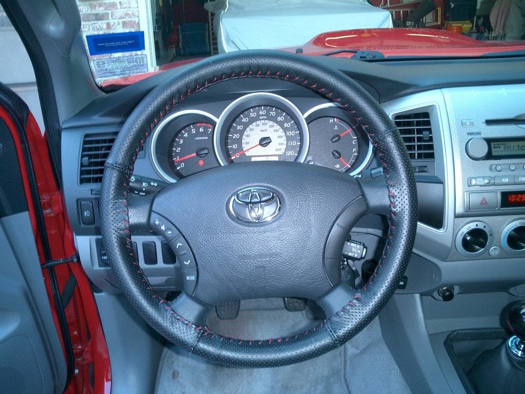 steeringwheelcover007_c07f44e05d02404500dd9c06fc650d4ce97b7d8c.jpg