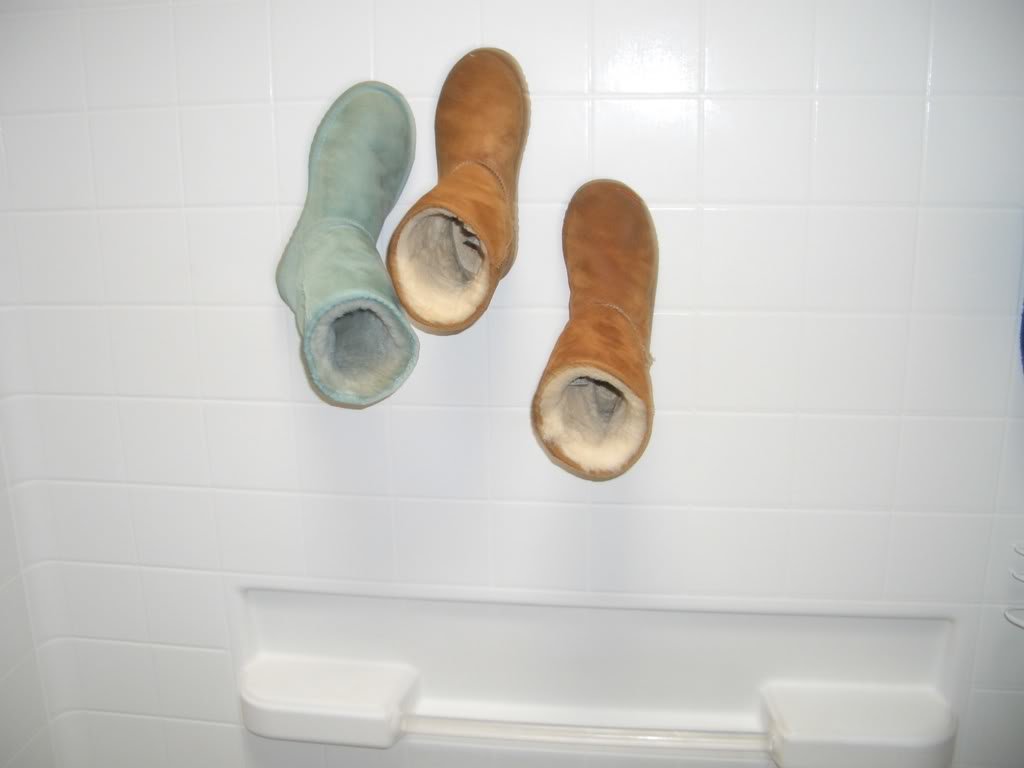 stuckslippers006_1851e56d6e783b686cbd87e9251dff116cd2a77e.jpg