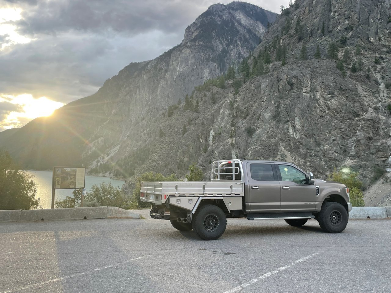 SUMMIT EXPEDITION TRUCKS FORD F250 F350 RAM 1500 2500 3500 TUNDRA TOYOTA FLATBED UTE TRAY 2.jpg