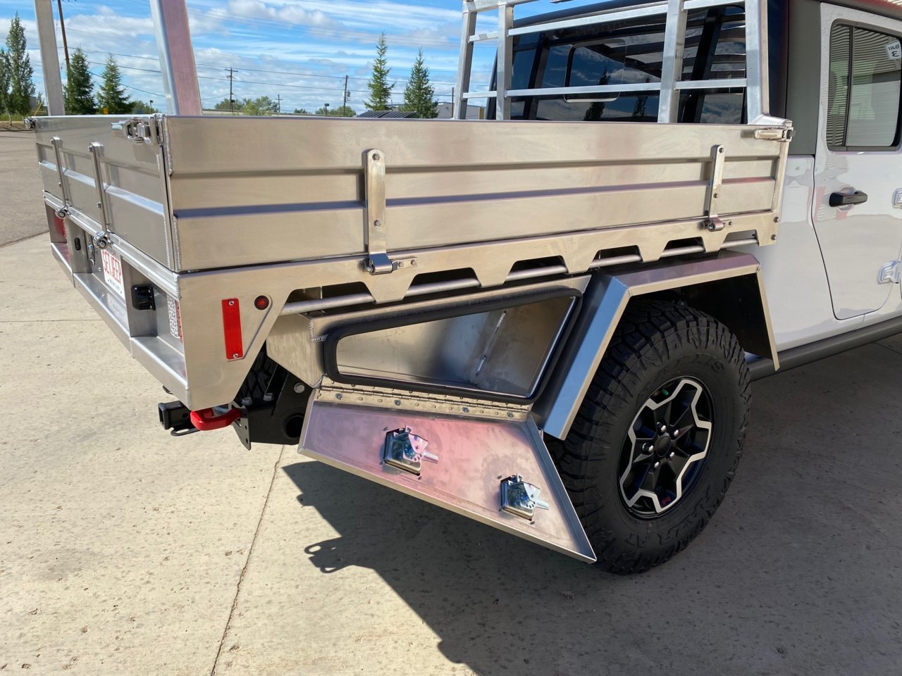 SUMMIT EXPEDITION TRUCKS JEEP GLADIATOR SET FLATBED TRAY 9.jpg
