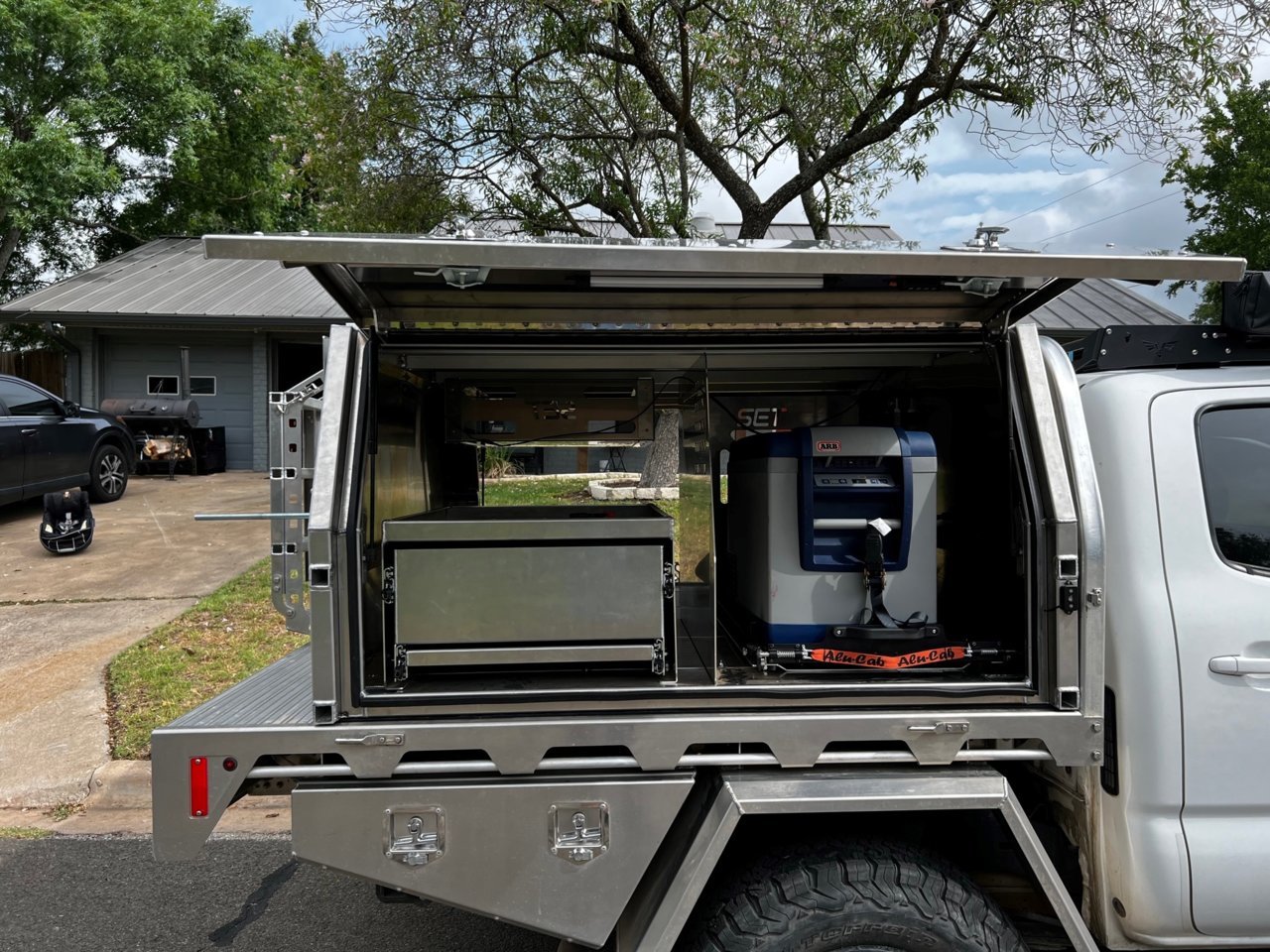 SUMMIT EXPEDITION TRUCKS TACOMA TOYOTA 5FT THREE QUARTER 3-4 CANOPY 17.jpg