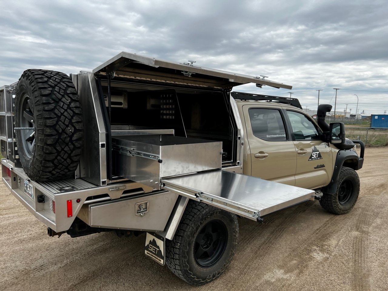SUMMIT EXPEDITION TRUCKS TACOMA TOYOTA 5FT THREE QUARTER 3-4 CANOPY 5.jpg
